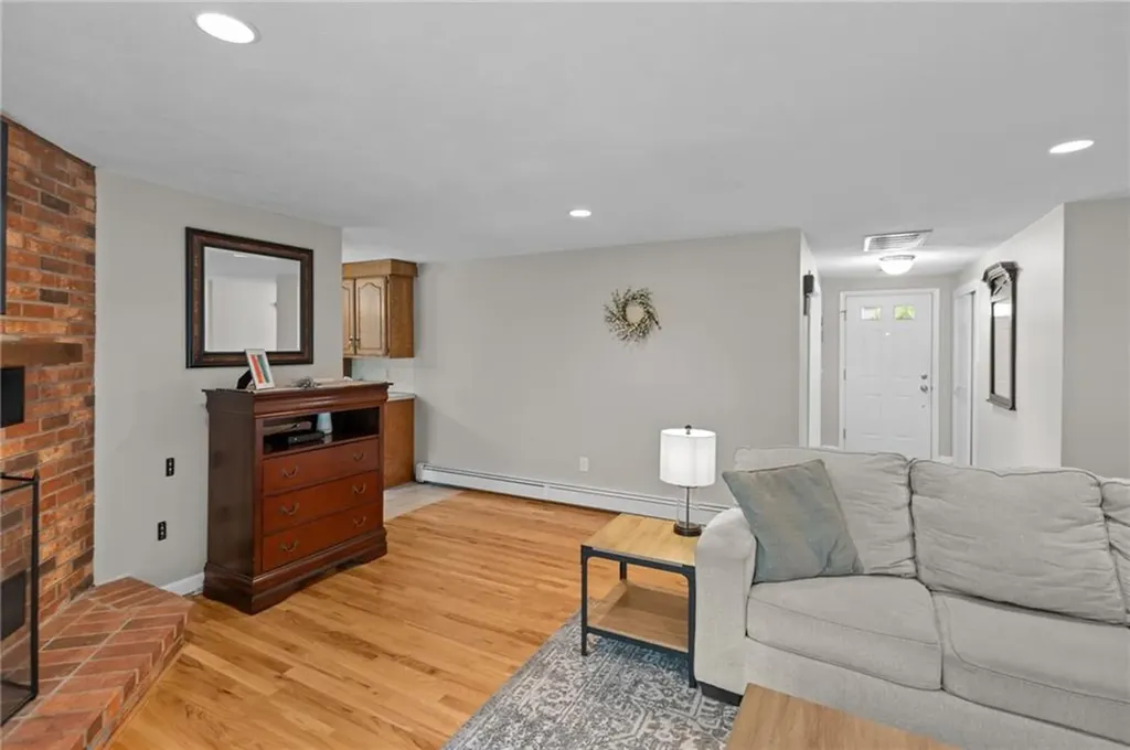 15 Womantam Lane Cumberland RI 02864