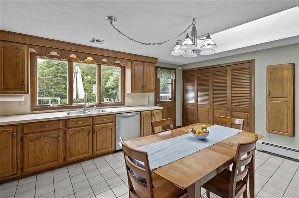 15 Womantam Lane Cumberland RI 02864