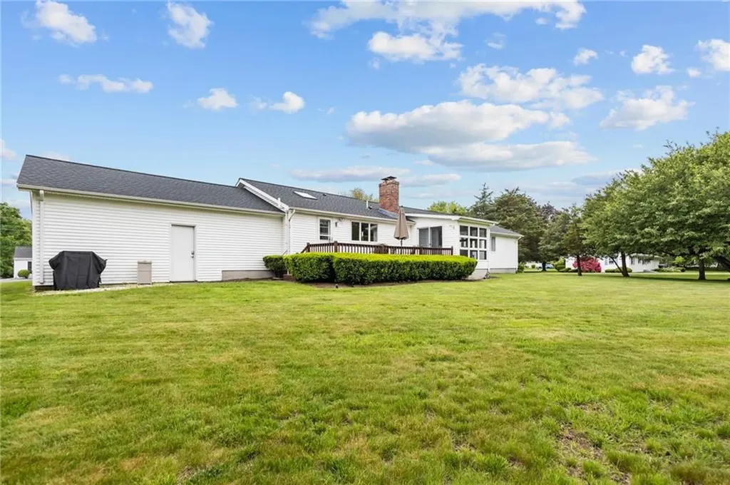 15 Womantam Lane Cumberland RI 02864