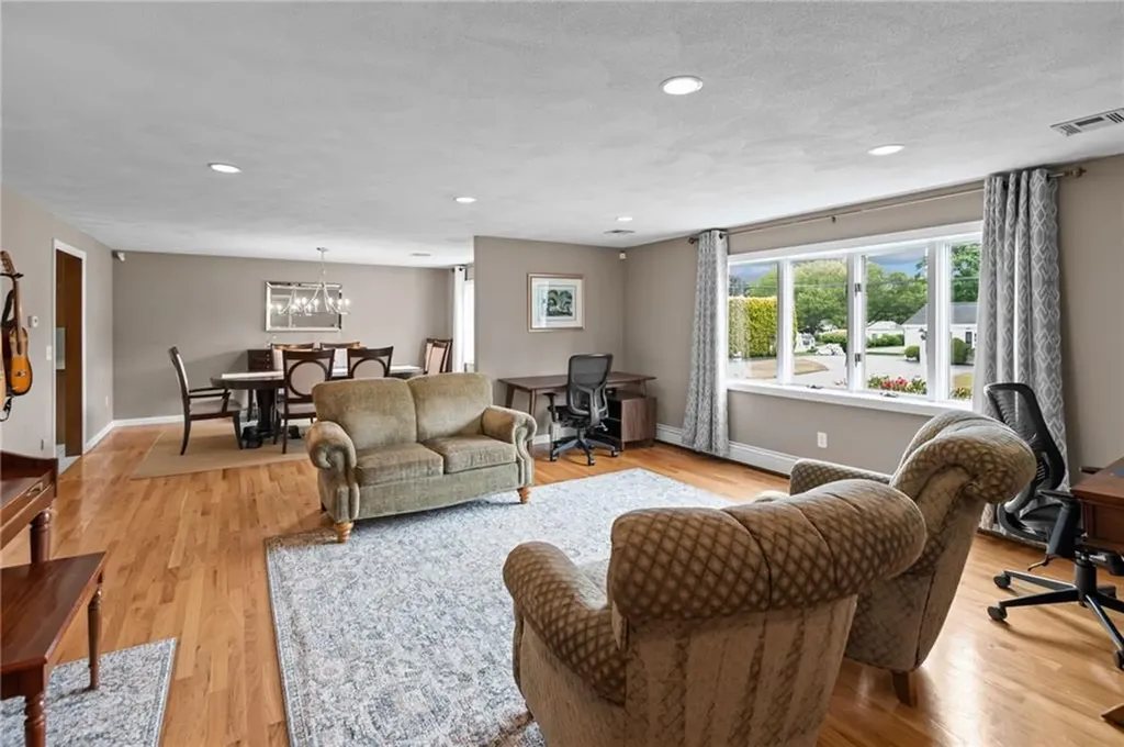 15 Womantam Lane Cumberland RI 02864