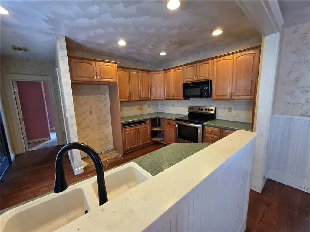 94 Huntington Avenue Woonsocket RI 02895