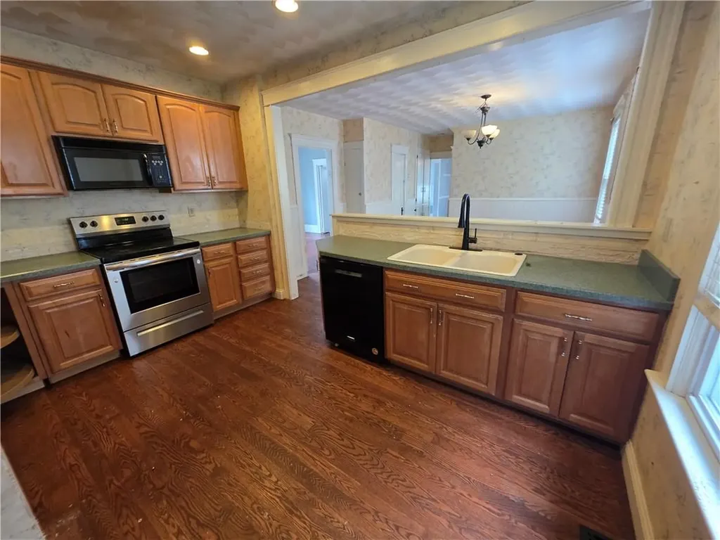 94 Huntington Avenue Woonsocket RI 02895
