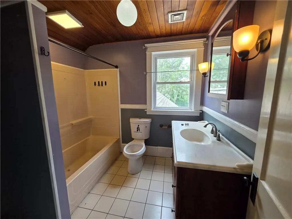 94 Huntington Avenue Woonsocket RI 02895