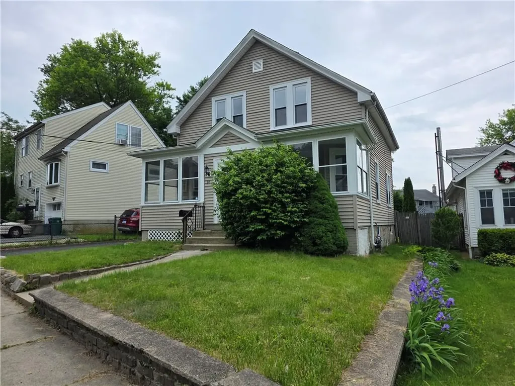 94 Huntington Avenue Woonsocket RI 02895