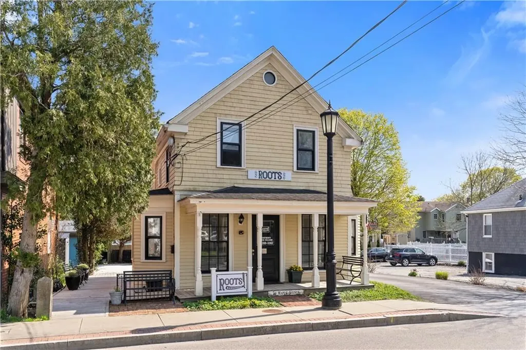 74 Maple Avenue Barrington RI 02806