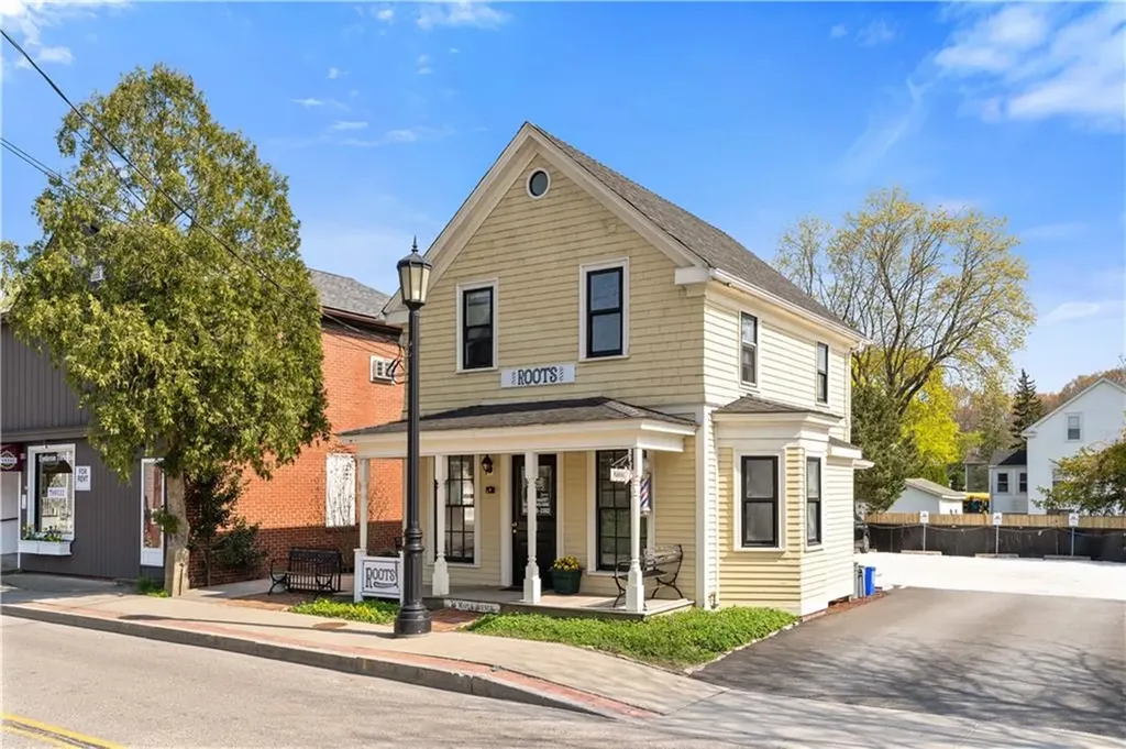 74 Maple Avenue Barrington RI 02806