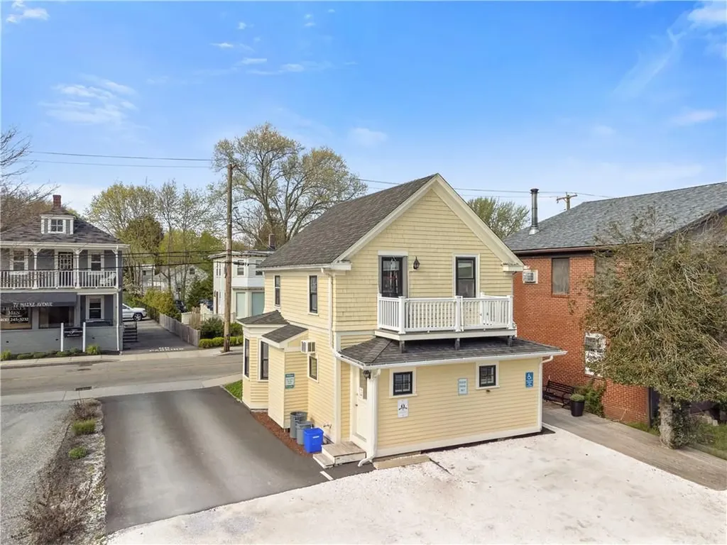 74 Maple Avenue Barrington RI 02806