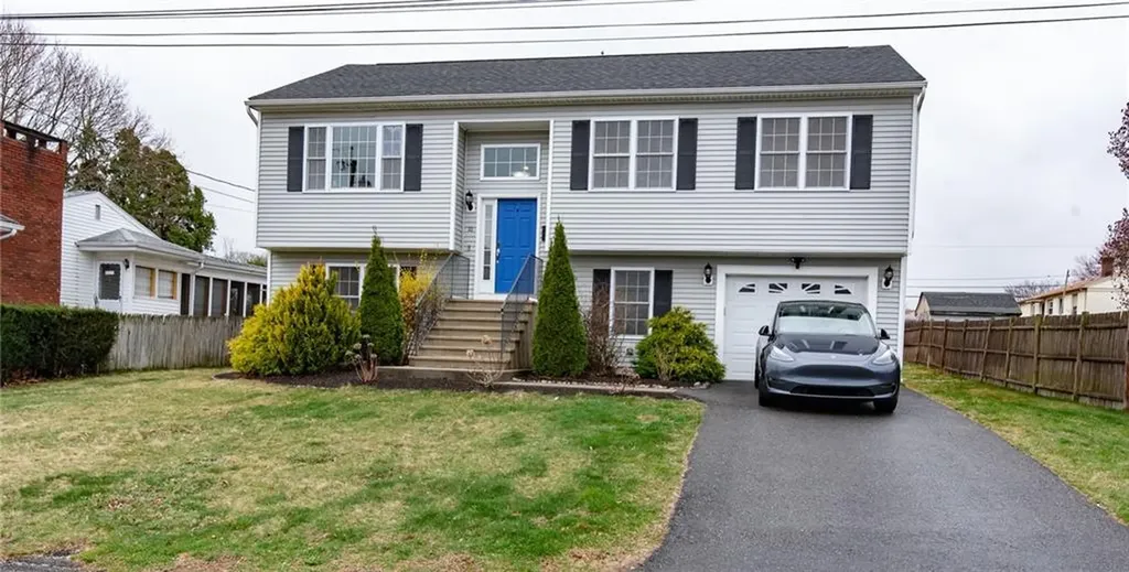 10 Flanders Street Johnston RI 02919