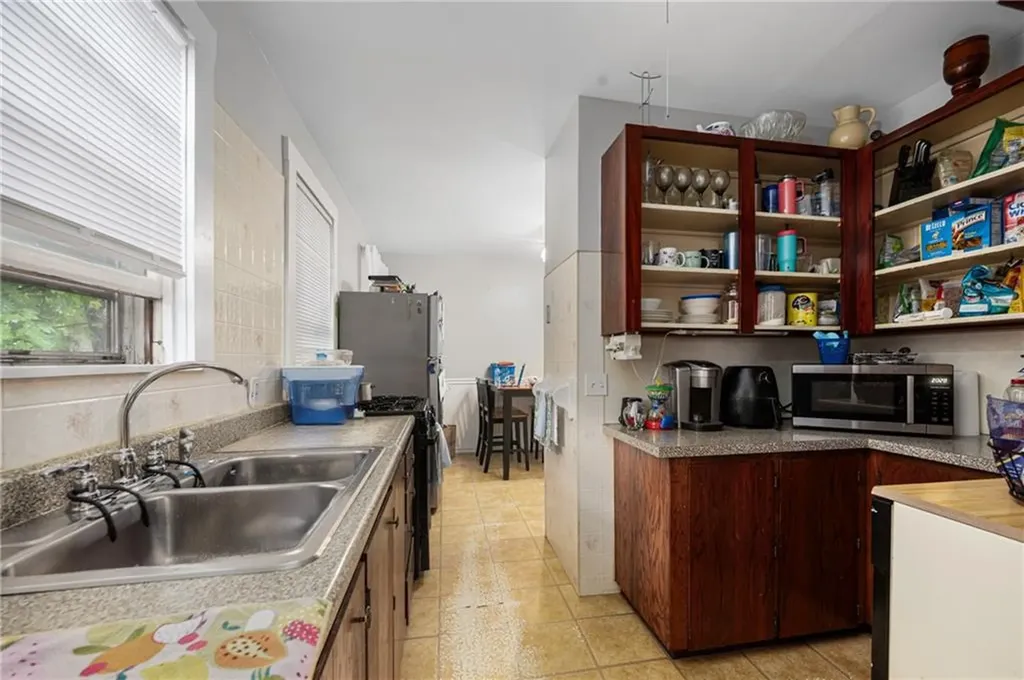 14 Radcliffe Avenue Providence RI 02908