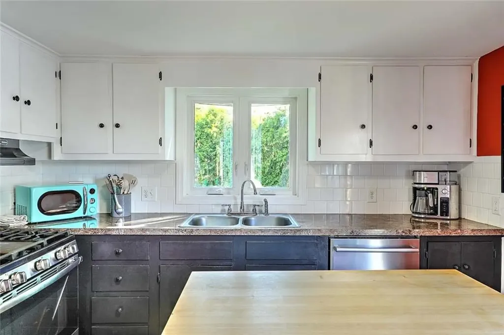 70 Boyce Avenue Barrington RI 02806