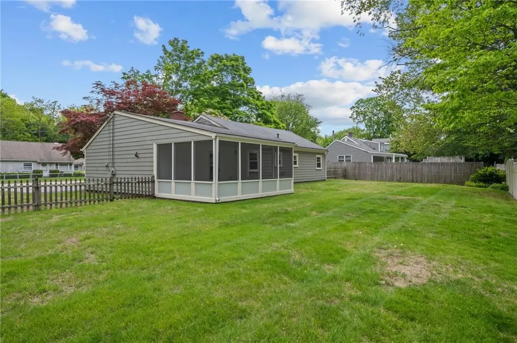 12 Vineland Drive Barrington RI 02806