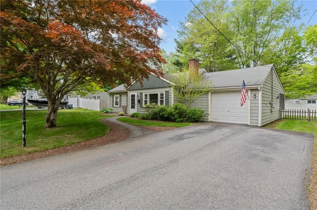 12 Vineland Drive Barrington RI 02806