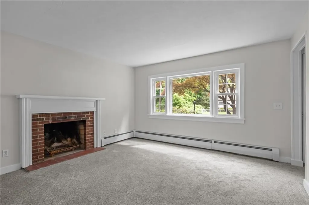 12 Vineland Drive Barrington RI 02806