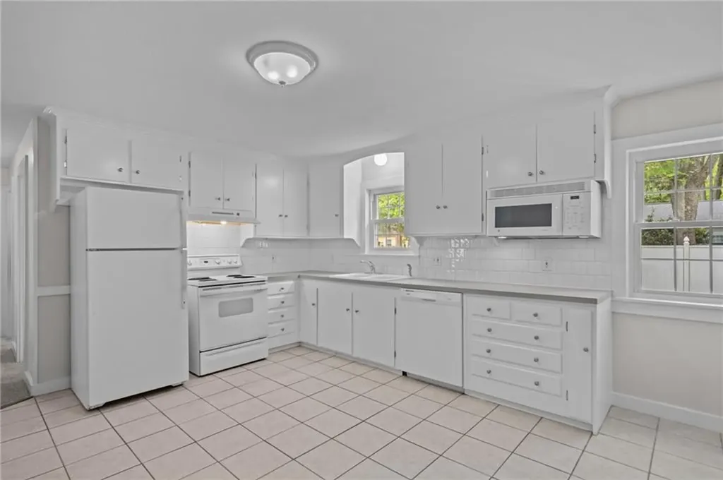 12 Vineland Drive Barrington RI 02806