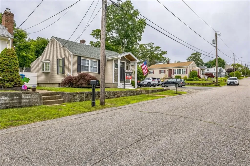 81 Waumsett Avenue Cumberland RI 02864
