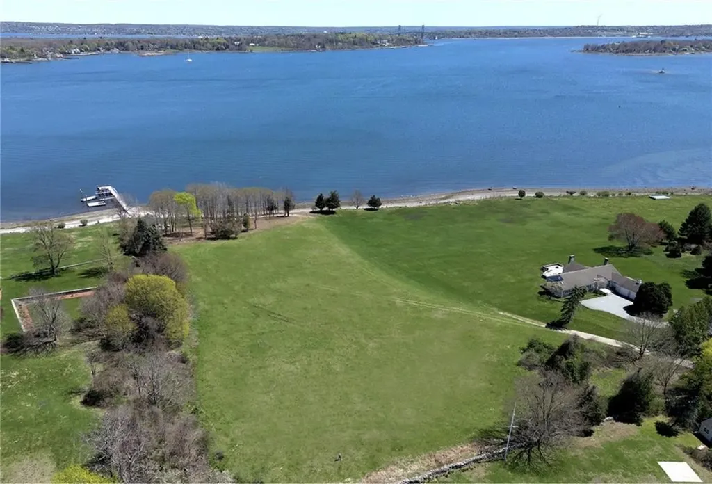 367 Poppasquash Road Bristol RI 02809