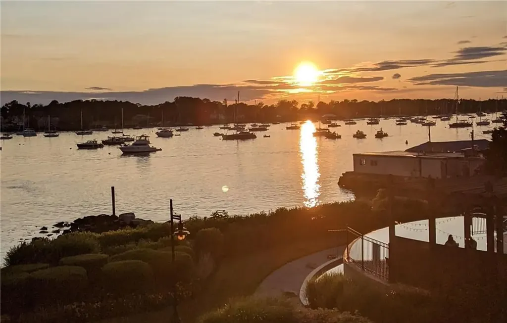 341 Thames Street Bristol RI 02809