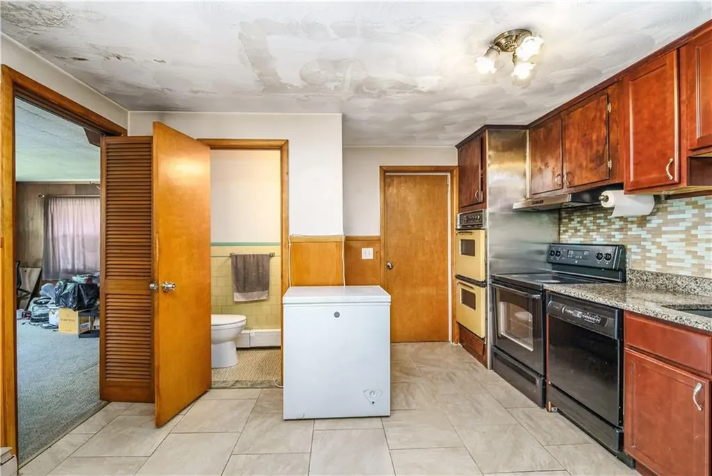 76 Peabody Drive Warwick RI 02889