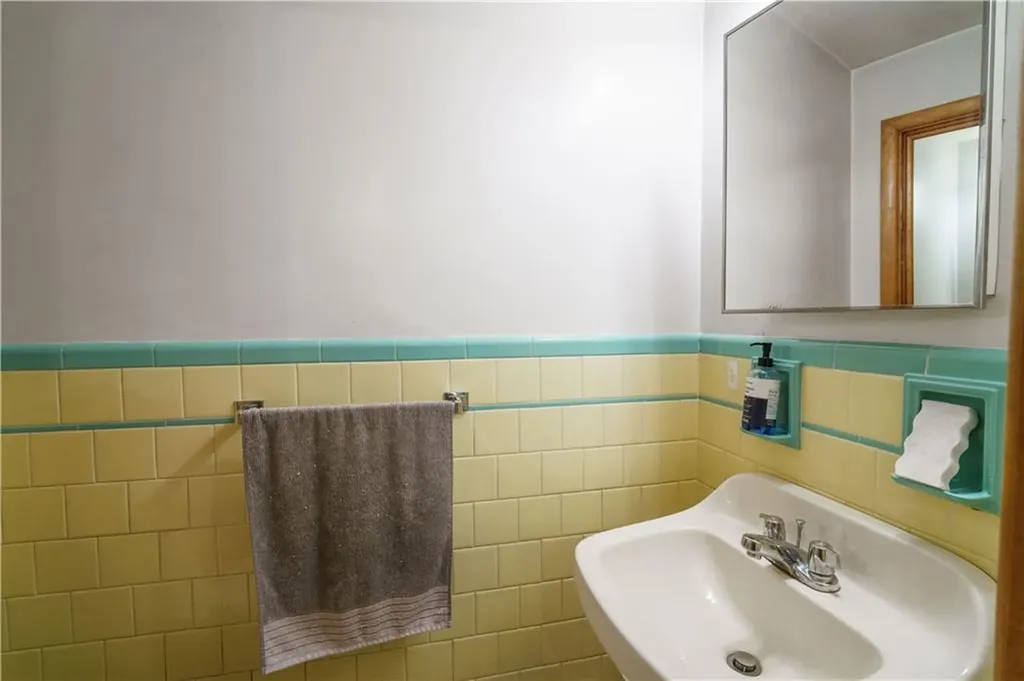 76 Peabody Drive Warwick RI 02889