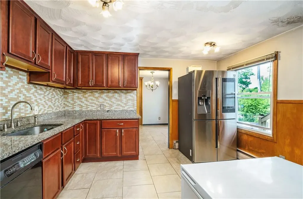 76 Peabody Drive Warwick RI 02889