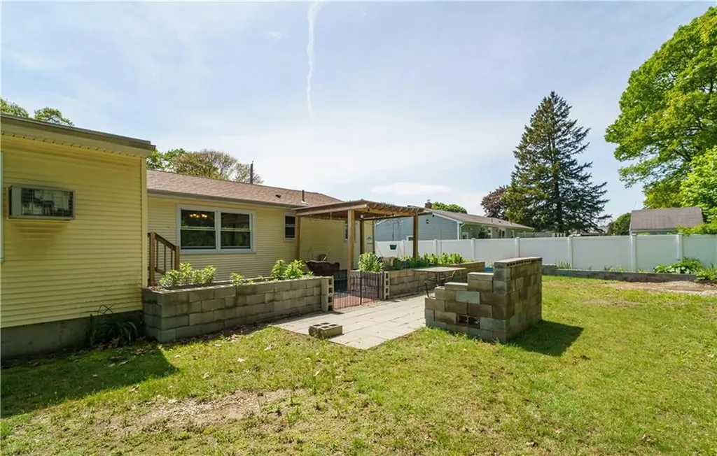 76 Peabody Drive Warwick RI 02889