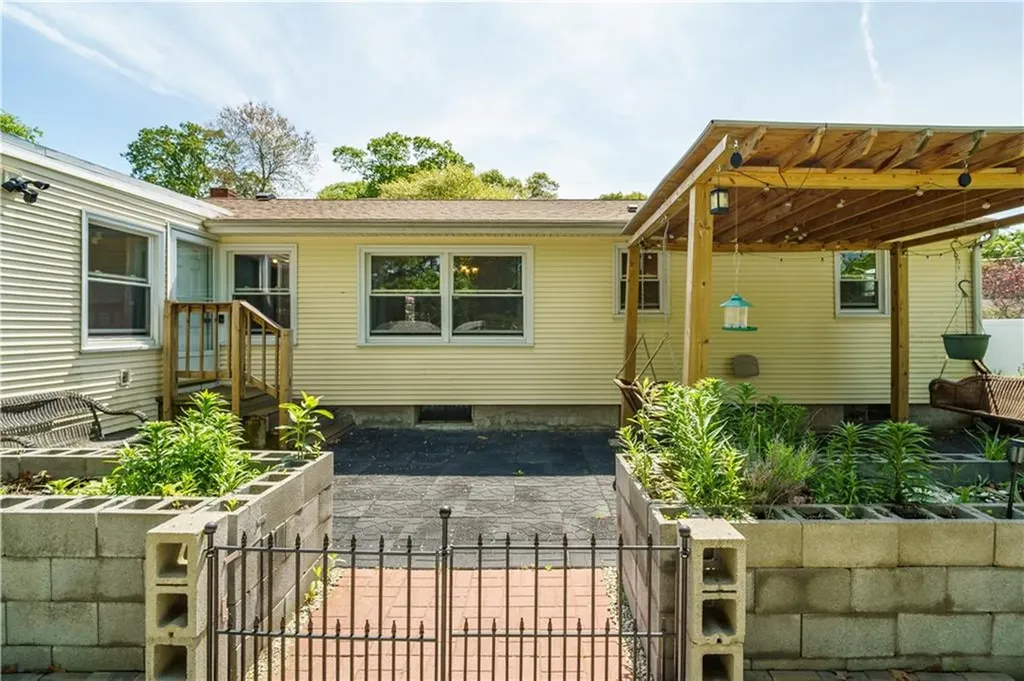 76 Peabody Drive Warwick RI 02889