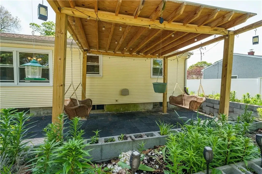 76 Peabody Drive Warwick RI 02889