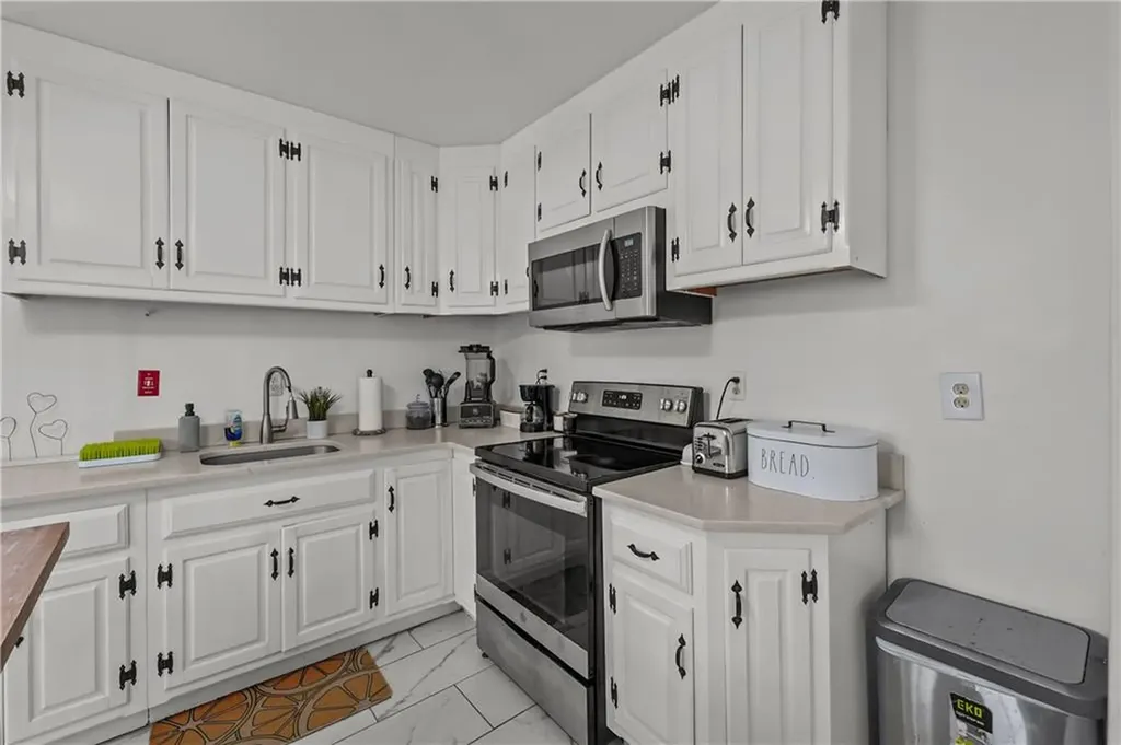 54 Delway Road East Providence RI 02914