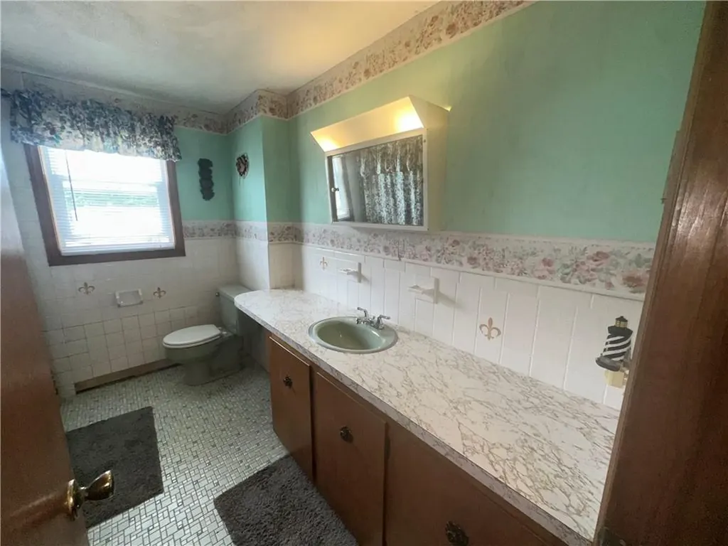 14 Chester Avenue Warwick RI 02889