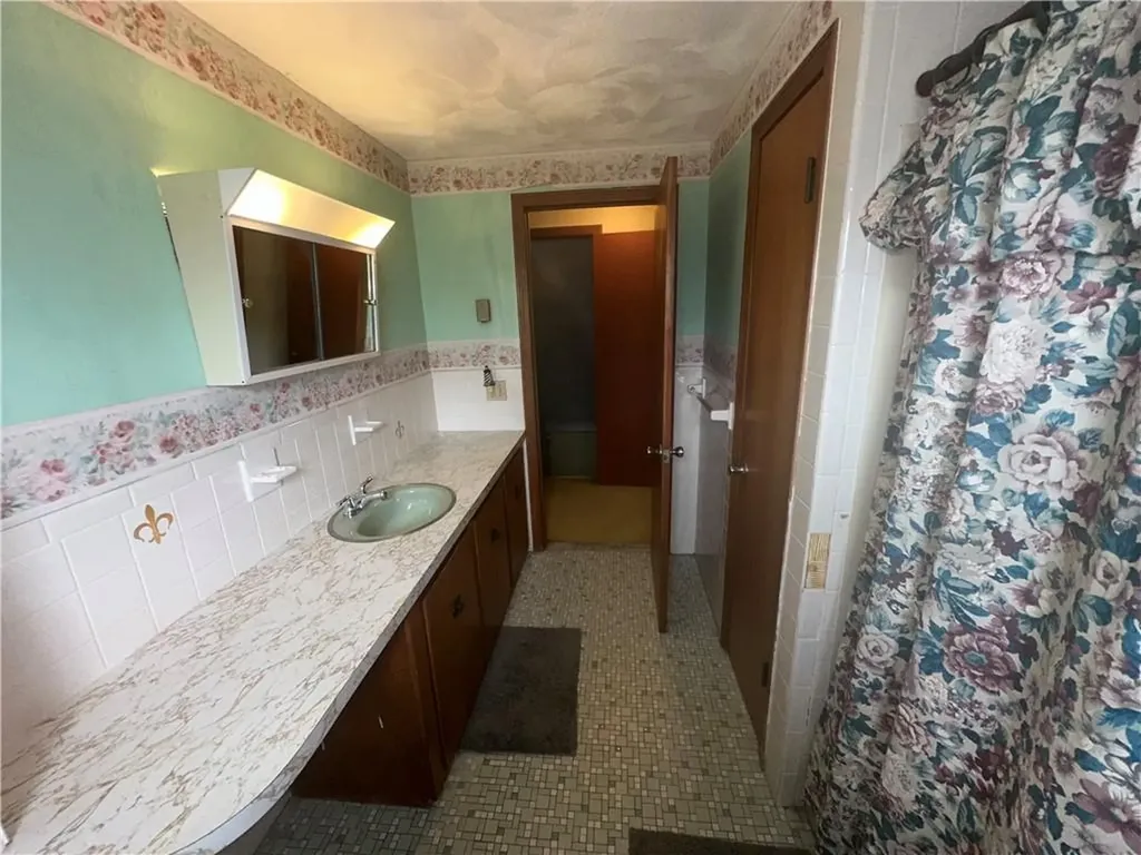14 Chester Avenue Warwick RI 02889