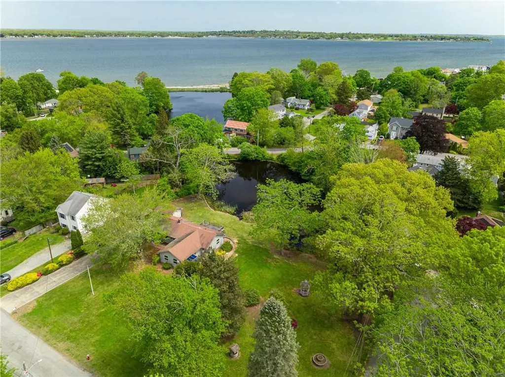 140 Baycliff Drive Warwick RI 02818
