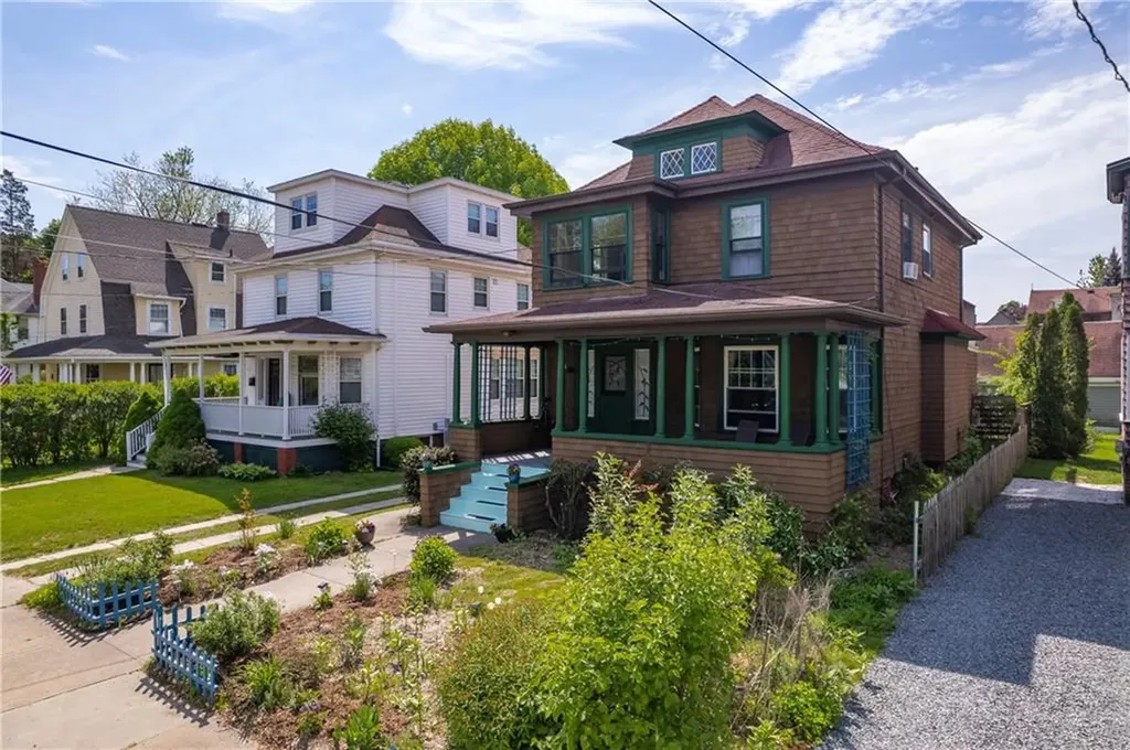 134 Arnold Avenue Cranston RI 02905