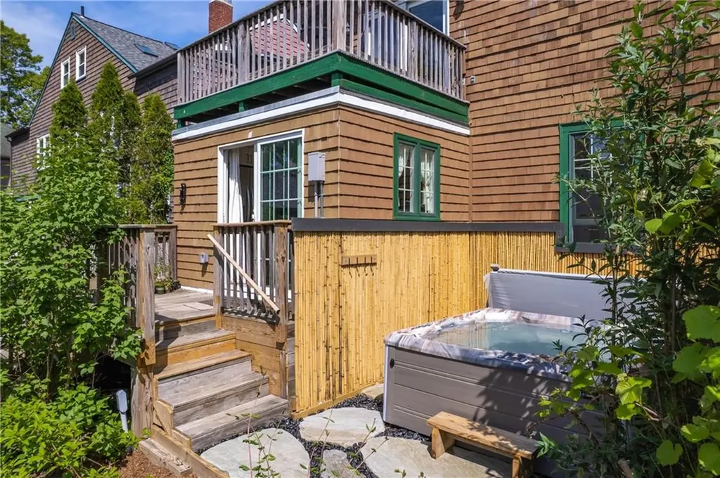 134 Arnold Avenue Cranston RI 02905