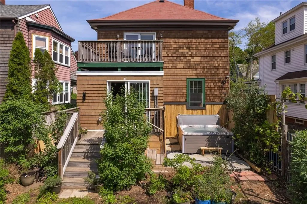 134 Arnold Avenue Cranston RI 02905