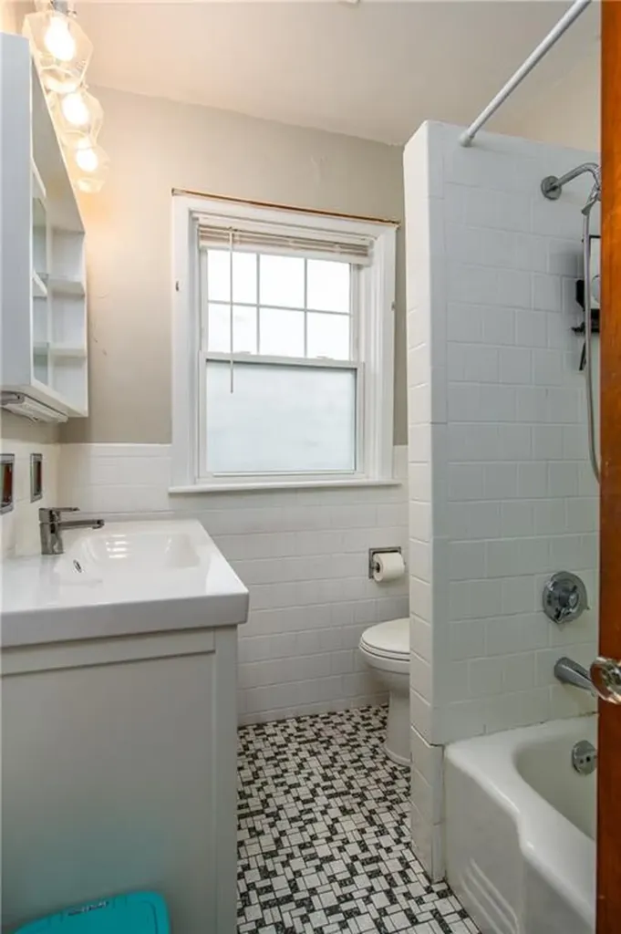 134 Arnold Avenue Cranston RI 02905