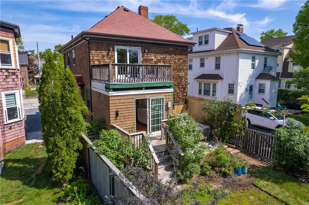 134 Arnold Avenue Cranston RI 02905