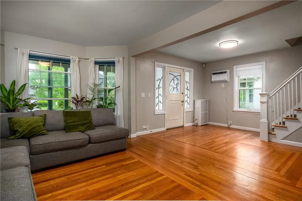 134 Arnold Avenue Cranston RI 02905
