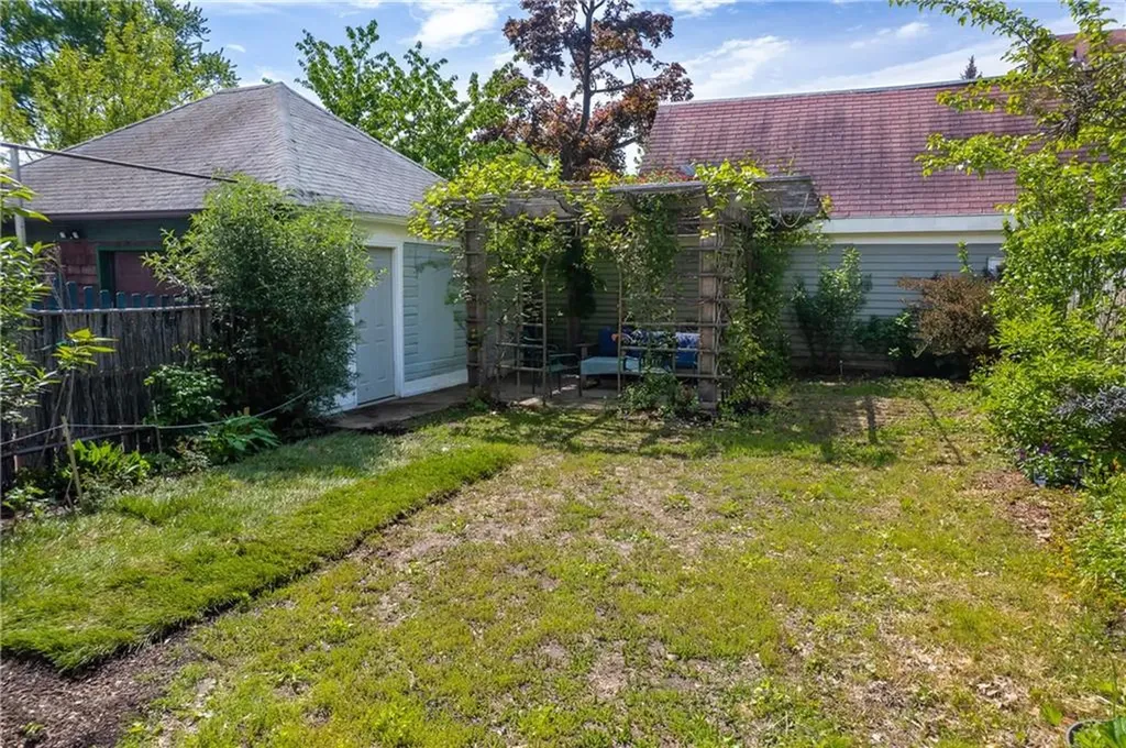 134 Arnold Avenue Cranston RI 02905