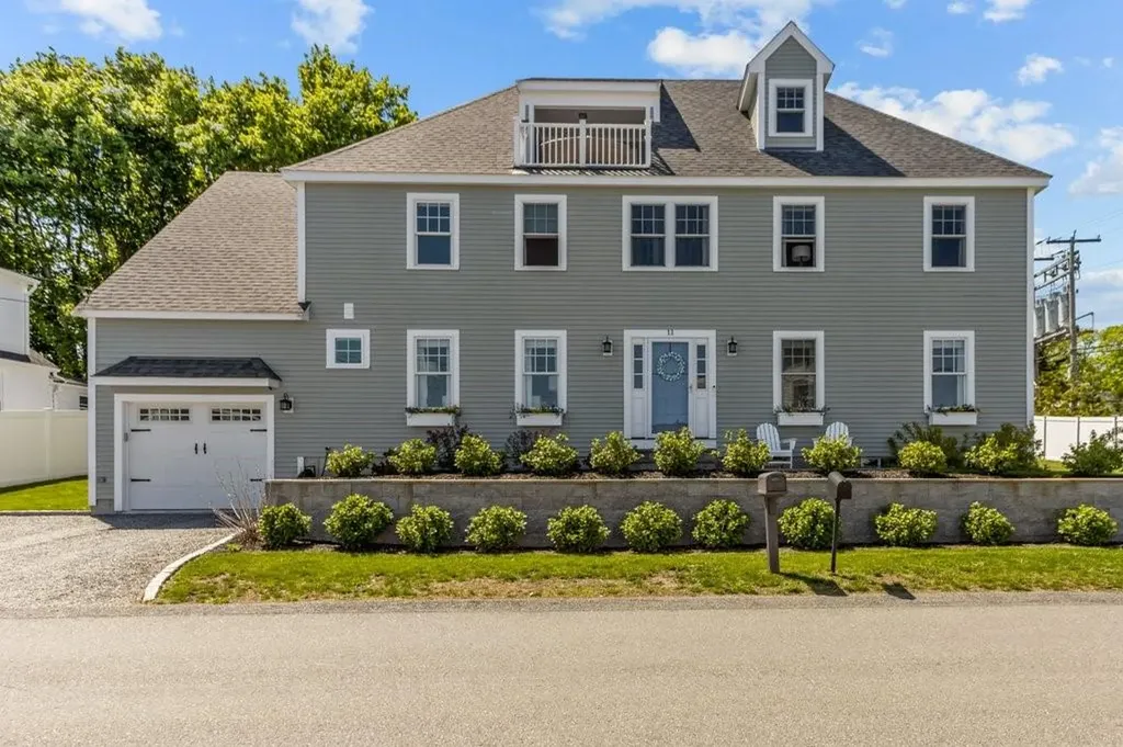 11 Narragansett Avenue Portsmouth RI 02871