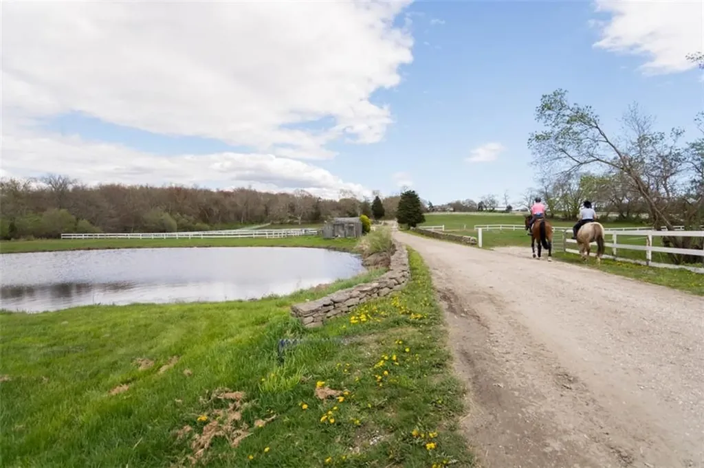 3622 Main Road Tiverton RI 02878