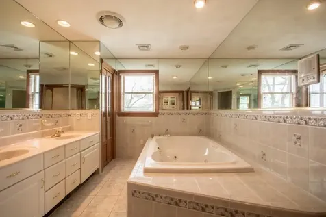 3622 Main Road Tiverton RI 02878