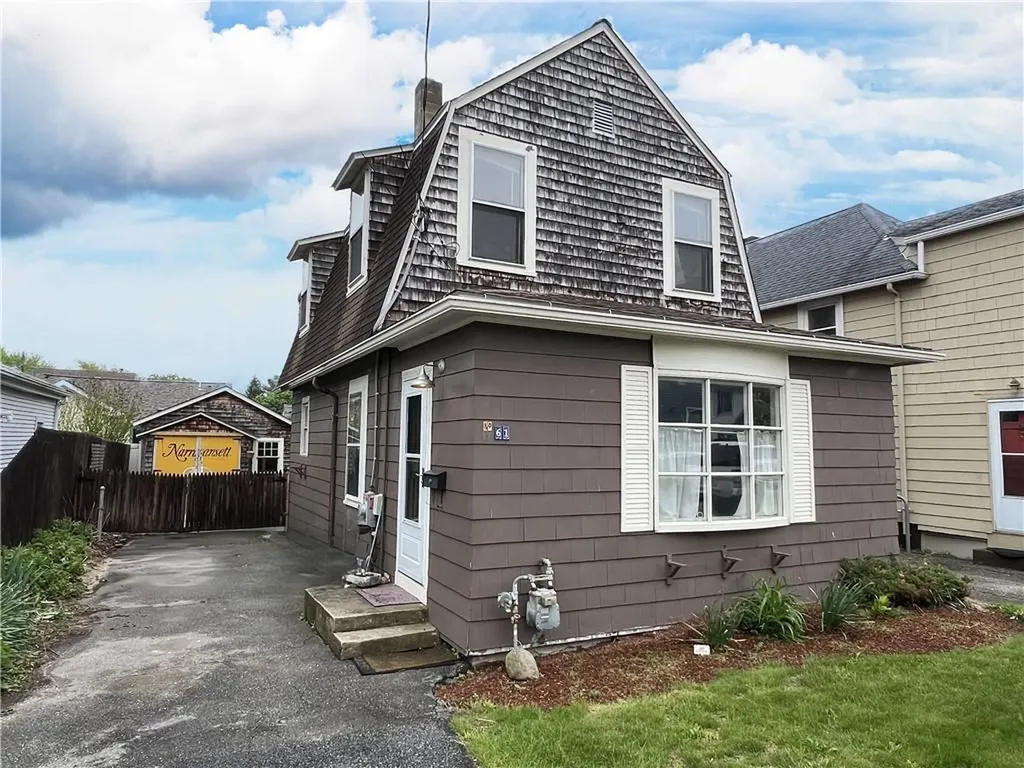 61 Blanding Avenue Barrington RI 02806