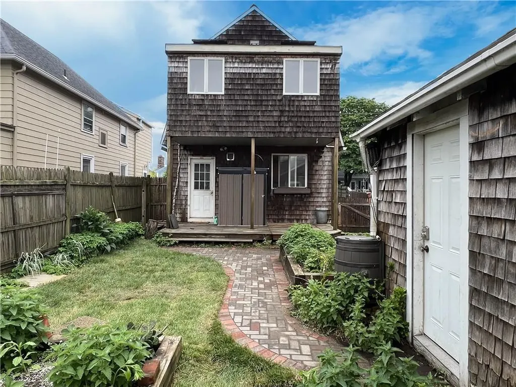 61 Blanding Avenue Barrington RI 02806