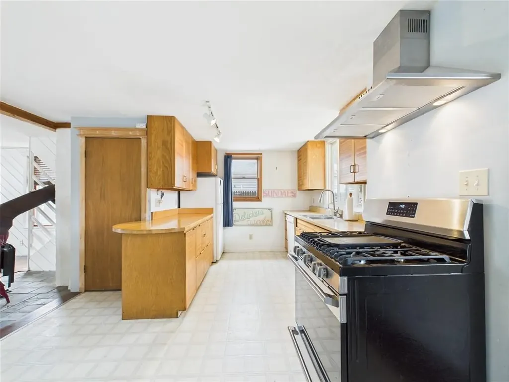 61 Blanding Avenue Barrington RI 02806