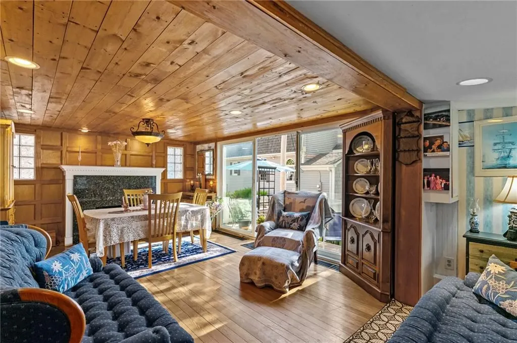 109 Namquid Drive Warwick RI 02888