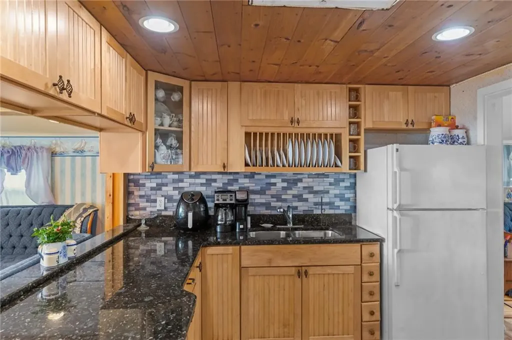 109 Namquid Drive Warwick RI 02888
