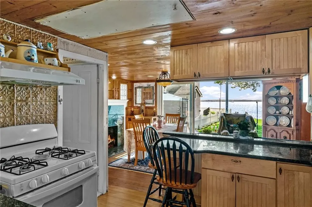 109 Namquid Drive Warwick RI 02888