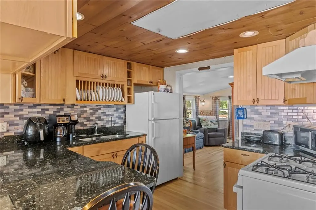 109 Namquid Drive Warwick RI 02888