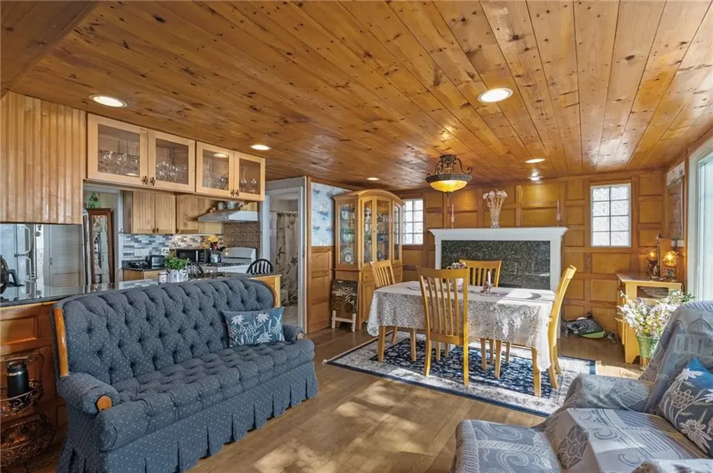 109 Namquid Drive Warwick RI 02888