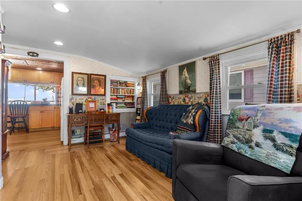 109 Namquid Drive Warwick RI 02888